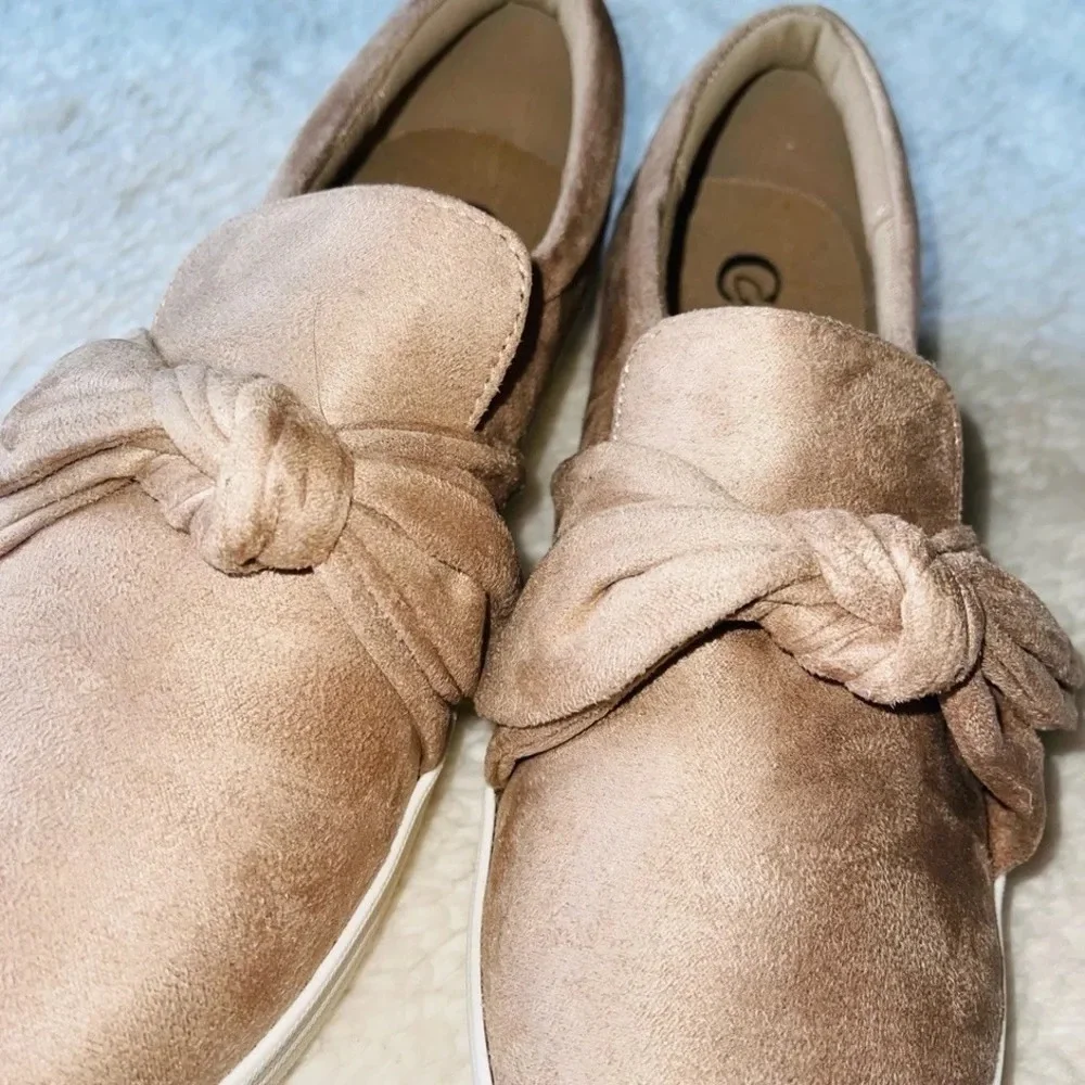 Comfort Atmosphere Taupe Pink Bow Suede Slip-on Sneakers 7.5 Women’s